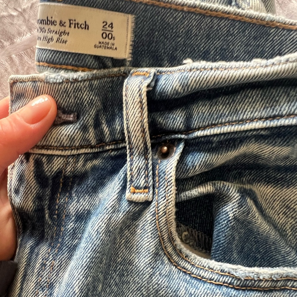 Abercrombie and Fitch ‘The 90s Straight Ultra High Rise